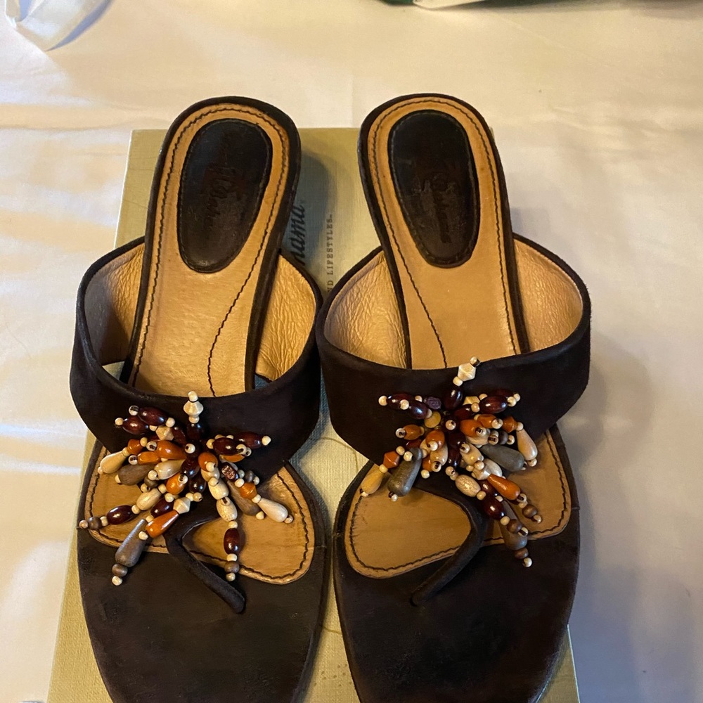 Beaded brown suede Sandals with small heel.